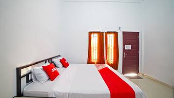 Deluxe Double Room | Desk, laptop workspace, free WiFi, bed sheets