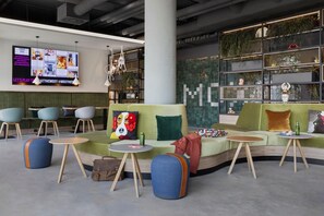 Lobby - Moxy Vienna City East (Vienna)