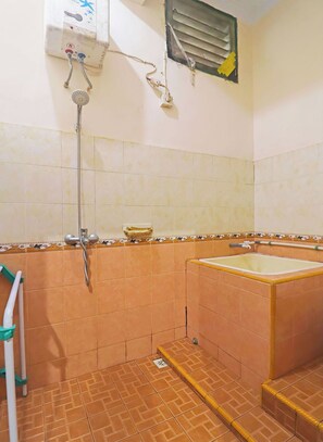 Deluxe Double Room | Bathroom - OYO 2899 Ardilia Bandara Syariah (Jambi)