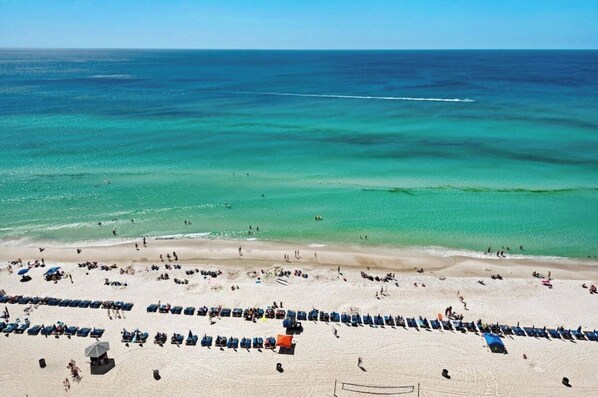 On the beach - "Gulf Winds 716A" Studio with 2 Queen Beds (Panama City Beach)