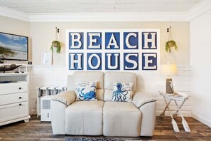 TV - "Gulf Winds 716A" Studio with 2 Queen Beds (Panama City Beach)