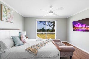 4 bedrooms, iron/ironing board, free WiFi, bed sheets