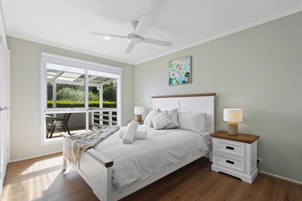 4 bedrooms, iron/ironing board, free WiFi, bed sheets