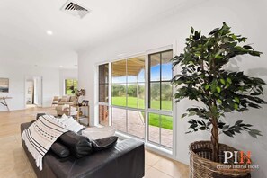 Unclassified image, 4 of 42, button