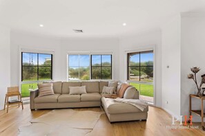 Unclassified image, 2 of 42, button