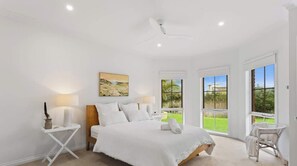 5 habitaciones, escritorio, tabla de planchar con plancha y wifi