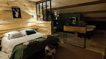 1 bedroom, desk, iron/ironing board, WiFi