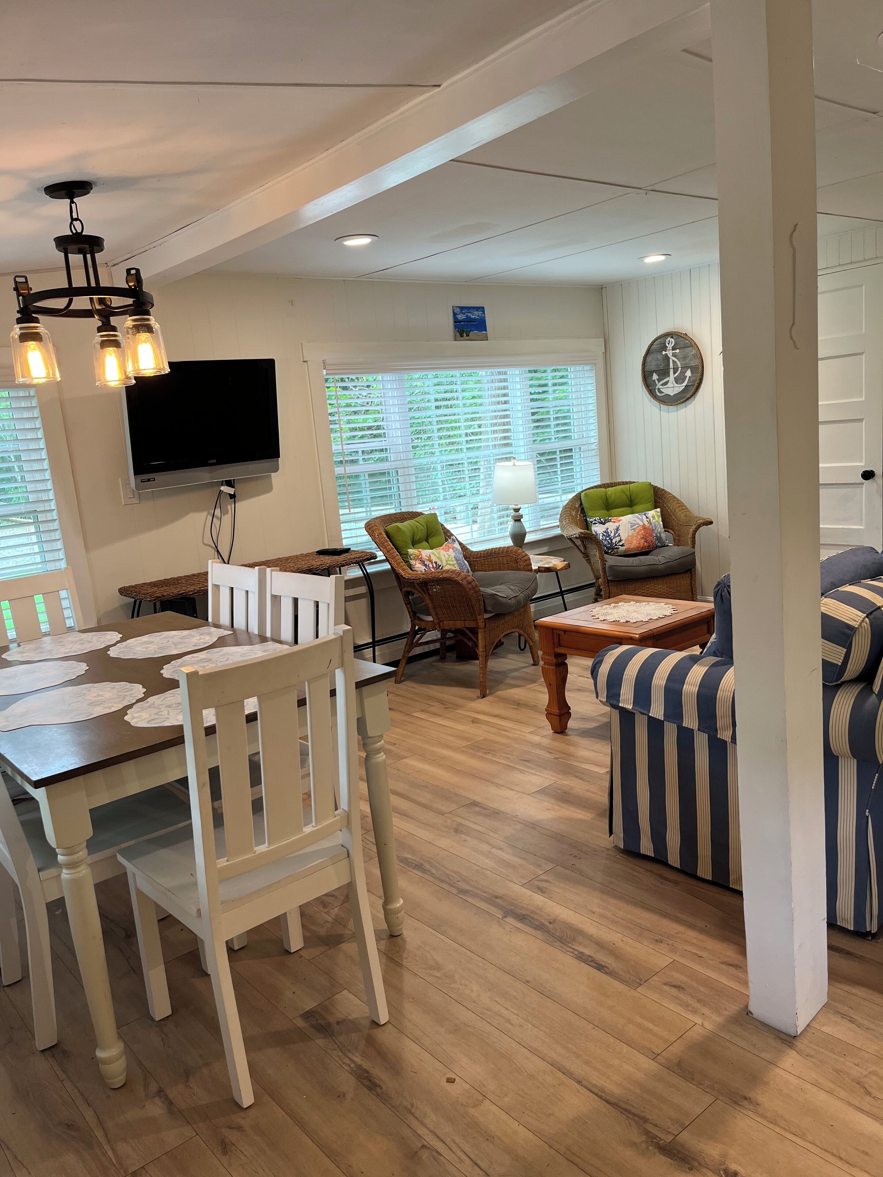 Smart TV, books, stereo