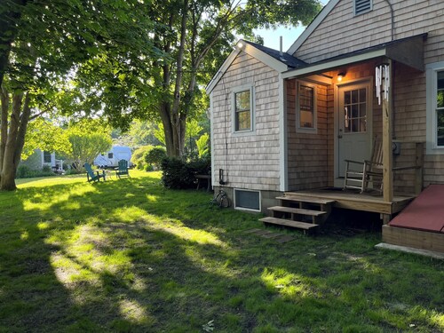Cranberry Beach Cottage; Minutes to Beach & Ferry