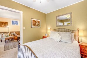 4 bedrooms, desk, iron/ironing board, WiFi