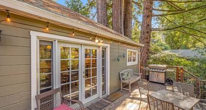 Riverdale-t w/ seasonal dock/boats, hot tub, large yard, dog-friendly!