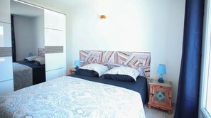 4 habitaciones, tabla de planchar con plancha y cuna de viaje 
