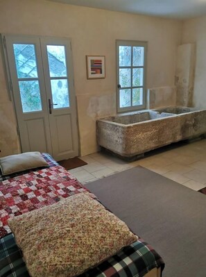 4 camere, Wi-Fi gratuito, lenzuola