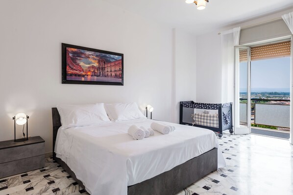 City Apartment | Free WiFi, bed sheets
