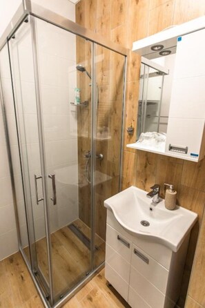 Hair dryer, towels, soap, shampoo - Room Jacuzzi "ATHENA" (Subotica)