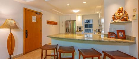 Condo, 2 habitaciones | Cocina privada | Cafetera y tetera, refrigerador, horno y tostadora