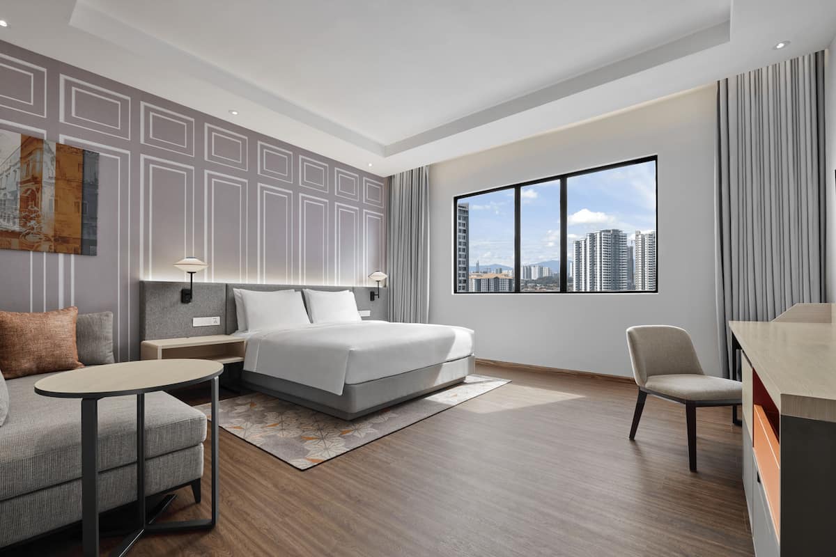 Room, 1 King Bed with Sofa bed | Minibar, in-room safe, desk, iron/ironing board