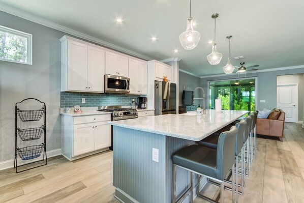 House, 3 Bedrooms | Private kitchen | Fridge, oven, coffee/tea maker, toaster