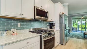 Casa, 3 habitaciones | Cocina privada | Refrigerador, horno, cafetera y tetera y tostadora