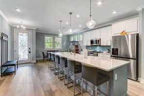 Maison, 3 chambres | Cuisine privée | Réfrigérateur, four, cafetière/bouilloire, grille-pain