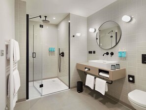 Hypo-allergenic bedding, pillow-top beds, minibar, in-room safe - Novotel Hamburg Central Station (Hamburg)