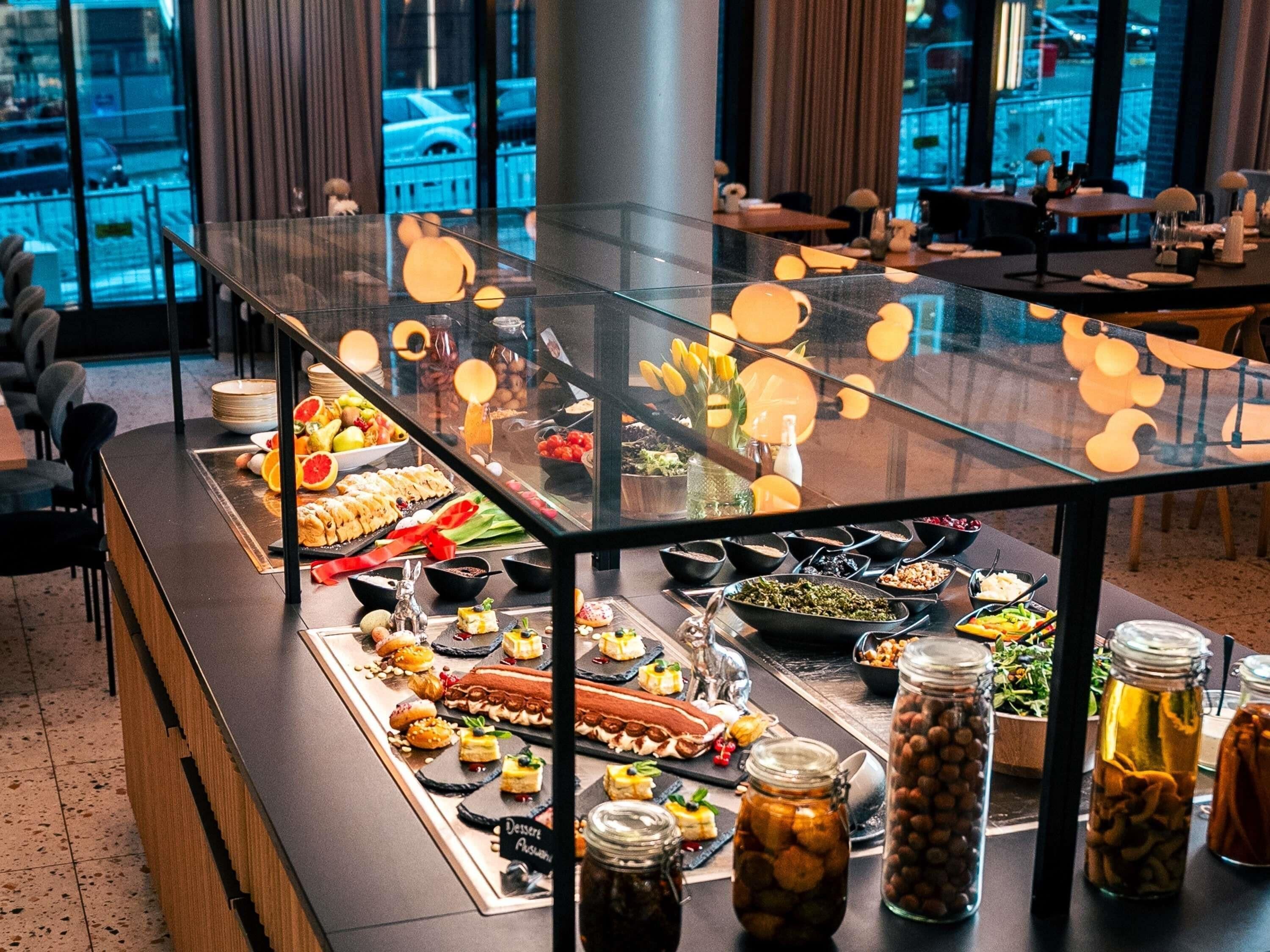 供應午餐和晚餐，北歐料理