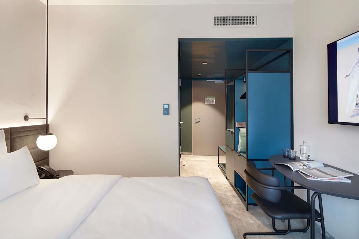 Habitació executiva, 1 llit doble | Roba de llit hipoal·lergògena i matalassos amb encoixinament addicional