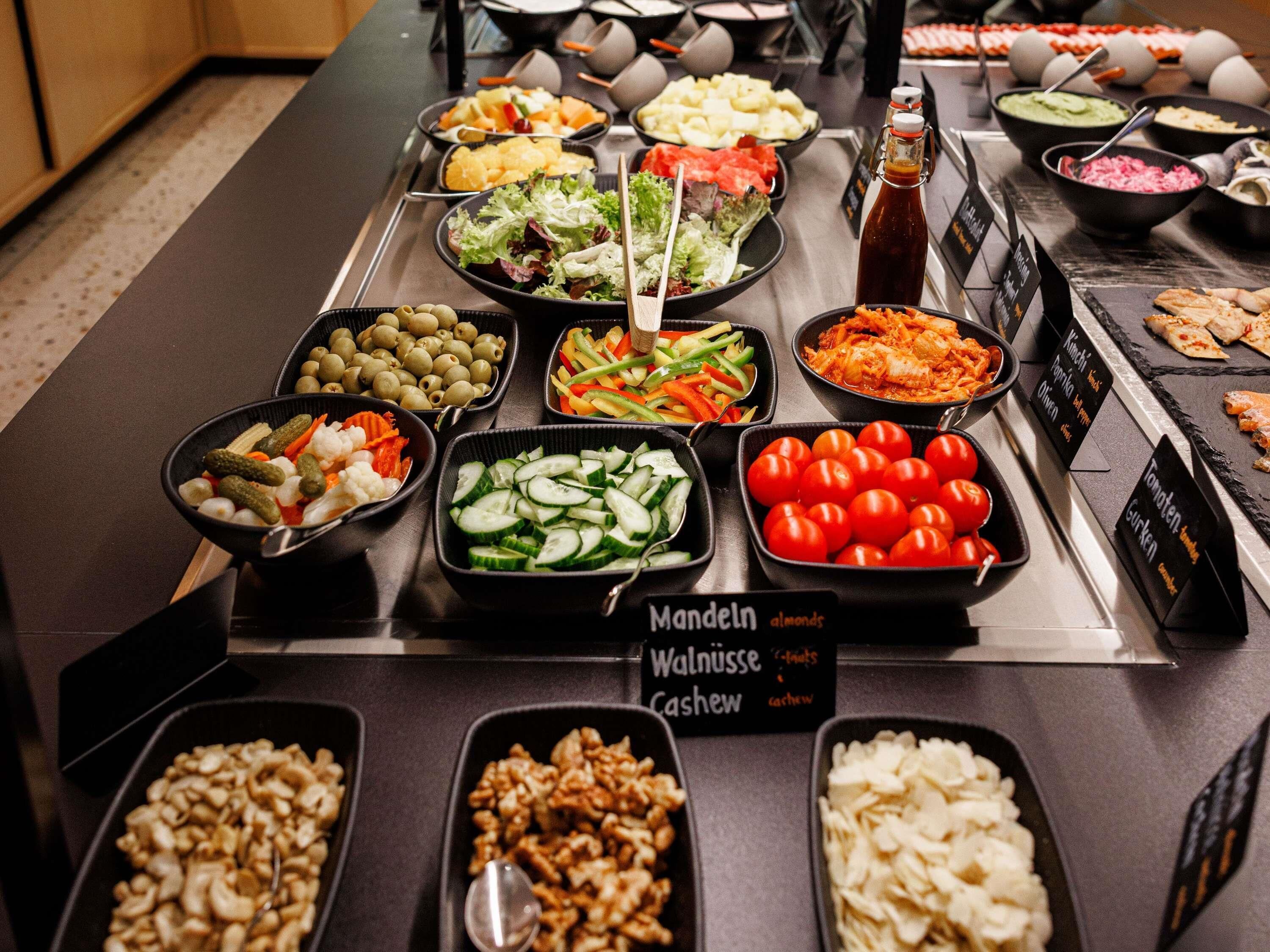 Café da manhã com buffet todos os dias (EUR 28 por pessoa) 