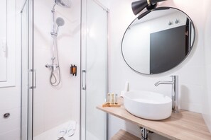 Doccia, asciugacapelli, bidet, asciugamani