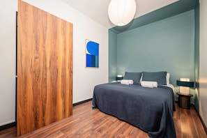 3 habitaciones, escritorio, tabla de planchar con plancha y wifi gratis 