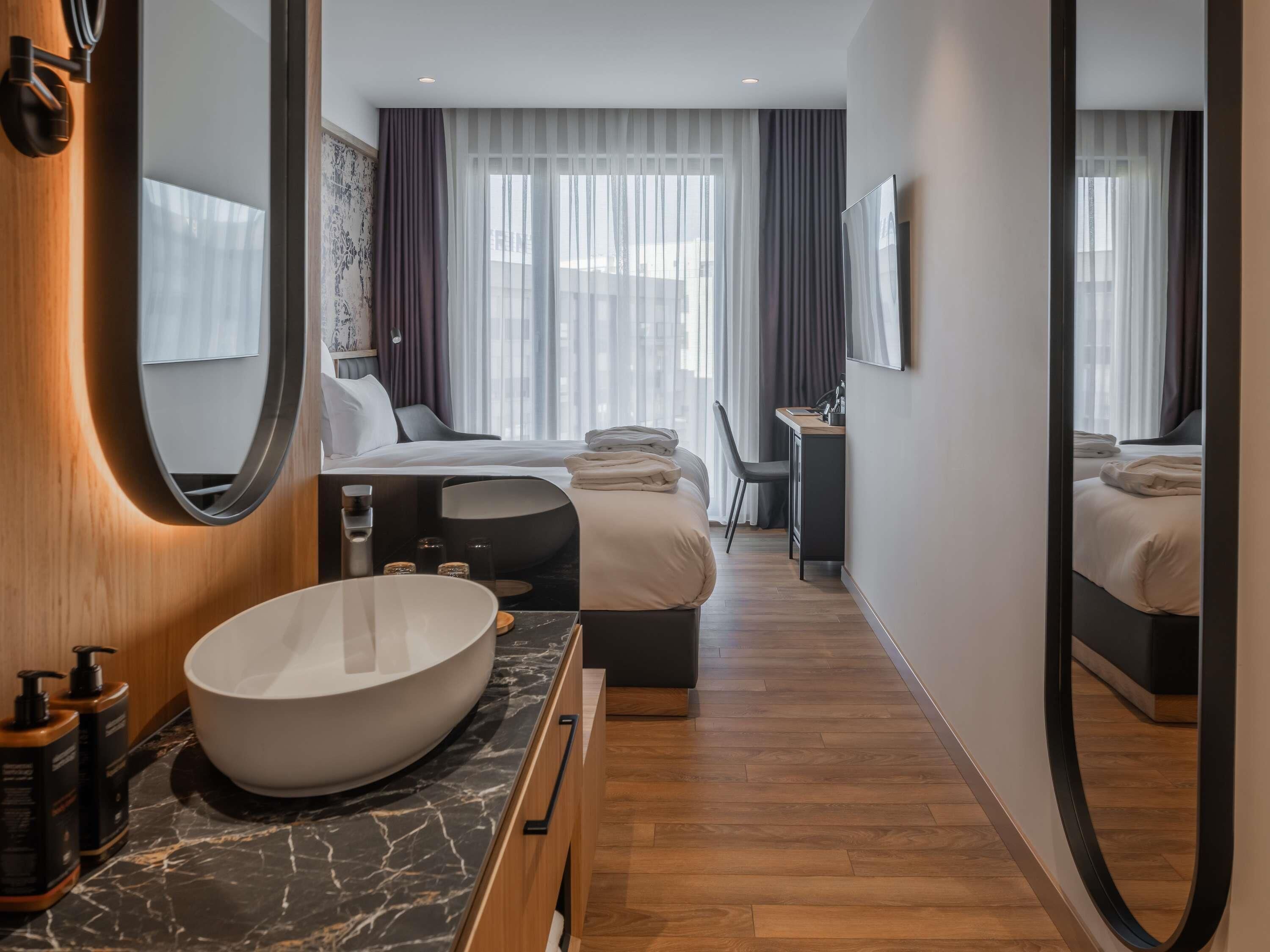 Classic Twin Room, 2 Single Beds | In-room safe, desk, soundproofing