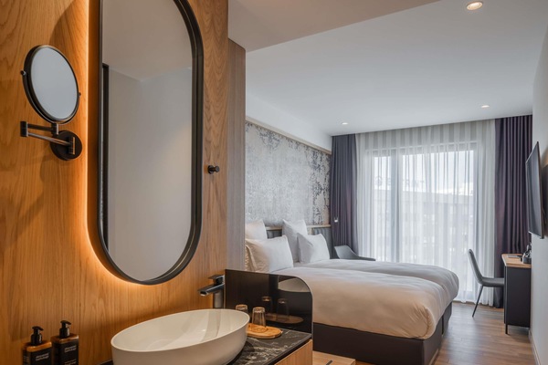 Classic Twin Room, 2 Twin Beds | In-room safe, desk, soundproofing