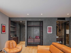 Suite Premium, 1 cama doble con sofá cama | Caja fuerte, escritorio, sistema de insonorización