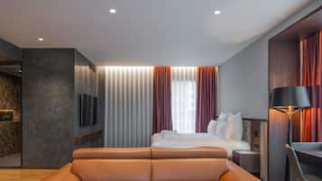 Suíte premium, 1 cama de casal e sofá-cama | Cofres nos quartos, escrivaninha, quartos à prova de som
