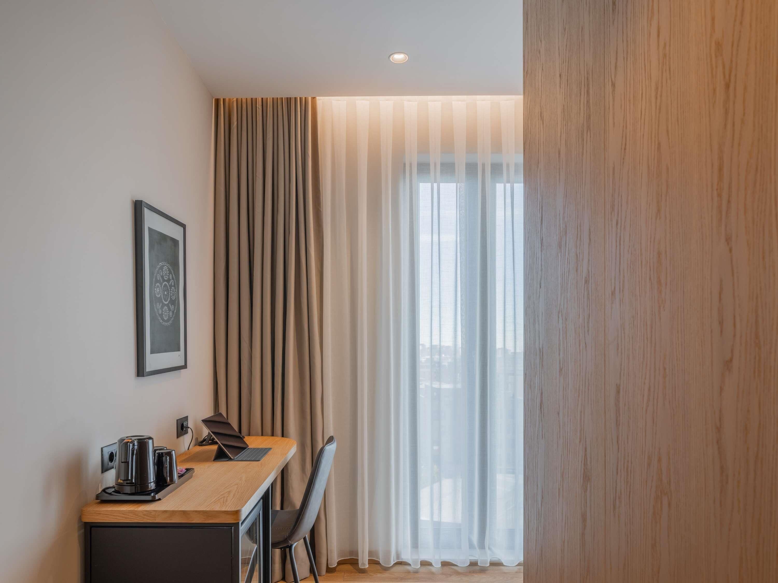 Privilege, Habitación, 1 cama doble | Caja fuerte, escritorio, sistema de insonorización