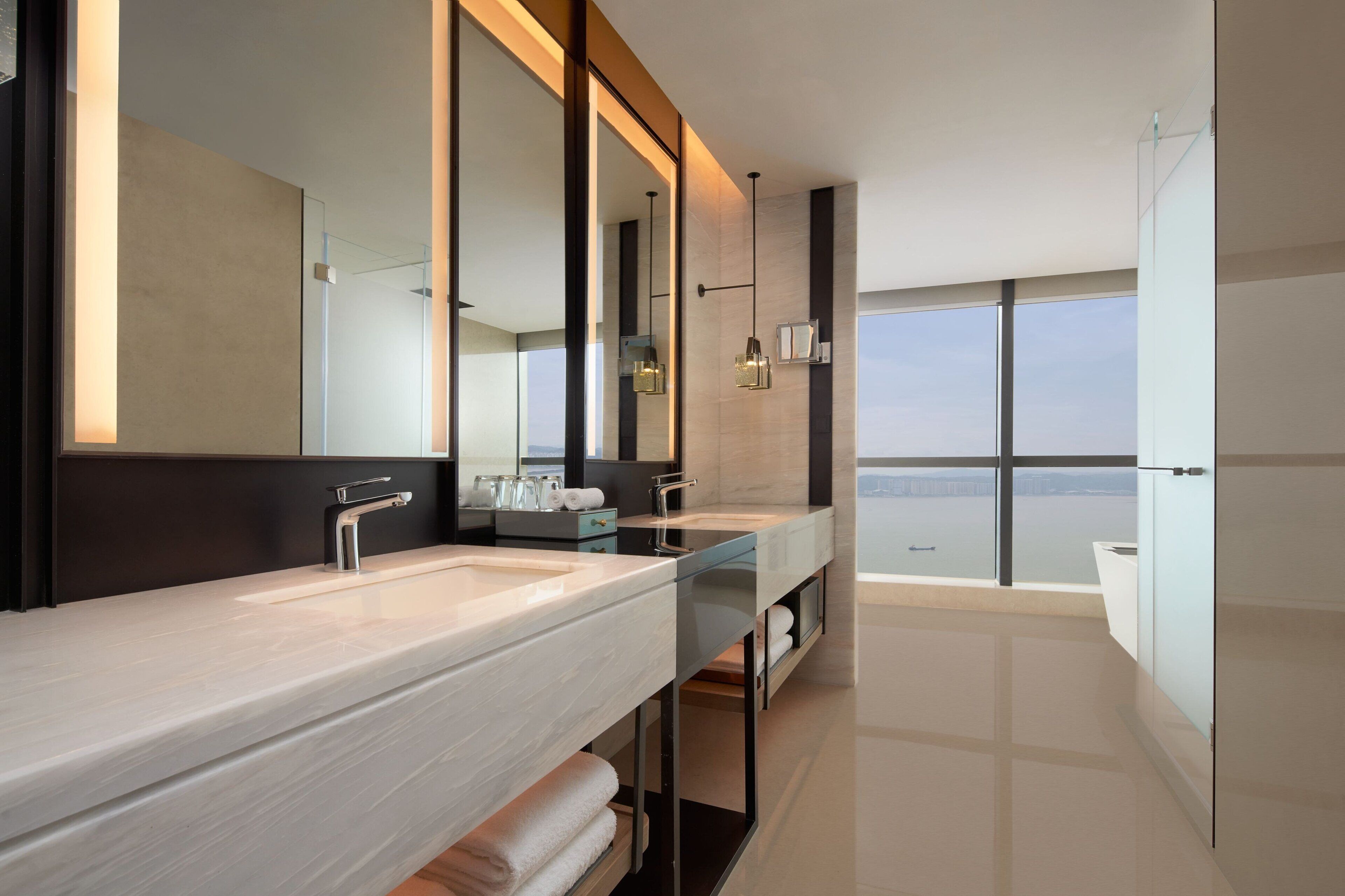 Executive Suite, 1 King Bed, Sea View | Down duvets, minibar, in-room safe, desk
