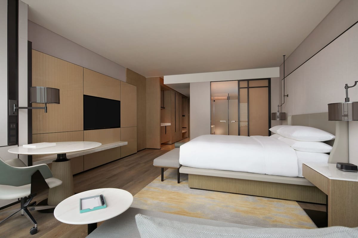 1 bedroom, down duvets, minibar, in-room safe