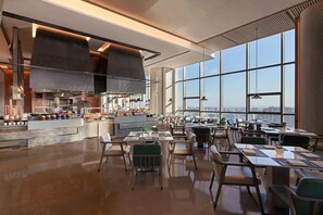 2 restaurants, breakfast, lunch, dinner served; Chinese cuisine - Shantou Marriott Hotel (Shantou)