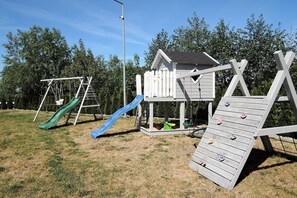 Children’s area - Holiday House in Dziwnówek near Sea and Lake (Dziwnówek)