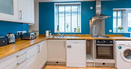 Pass the Keys | Perfectly located 2 bed townhouse in Shrewsbury