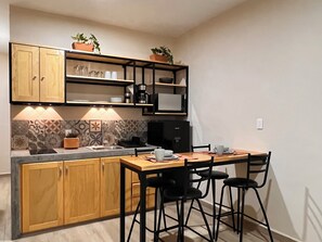 Microones i cafetera i tetera