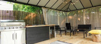 Expansive Victorian close to Saratoga Springs and Lake George