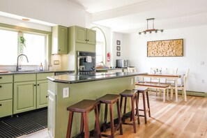 Fridge, microwave, oven, stovetop - Expansive Victorian close to Saratoga Springs and Lake George (Corinth)