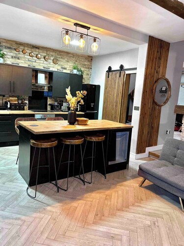Large Peak District National Park Holiday House