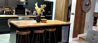 Large Peak District National Park Holiday House