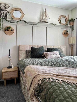 4 habitaciones, tabla de planchar con plancha, internet y ropa de cama 