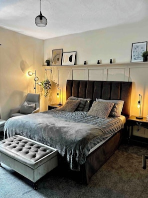 4 chambres, fer et planche à repasser, accès à Internet, literie fournie