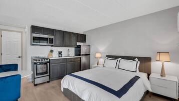 1 bedroom, desk, WiFi, bed sheets