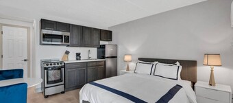 One Block to the Beach! + Free Parking