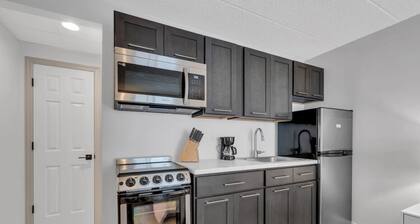 One Block to the Beach! + Free Parking